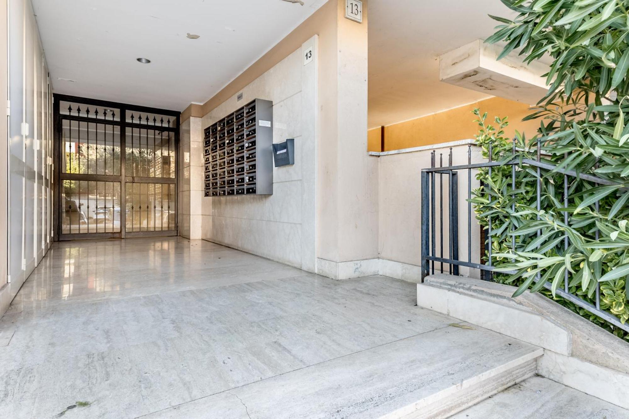 Porte Di - With Cozy Terrace Appartamento Roma