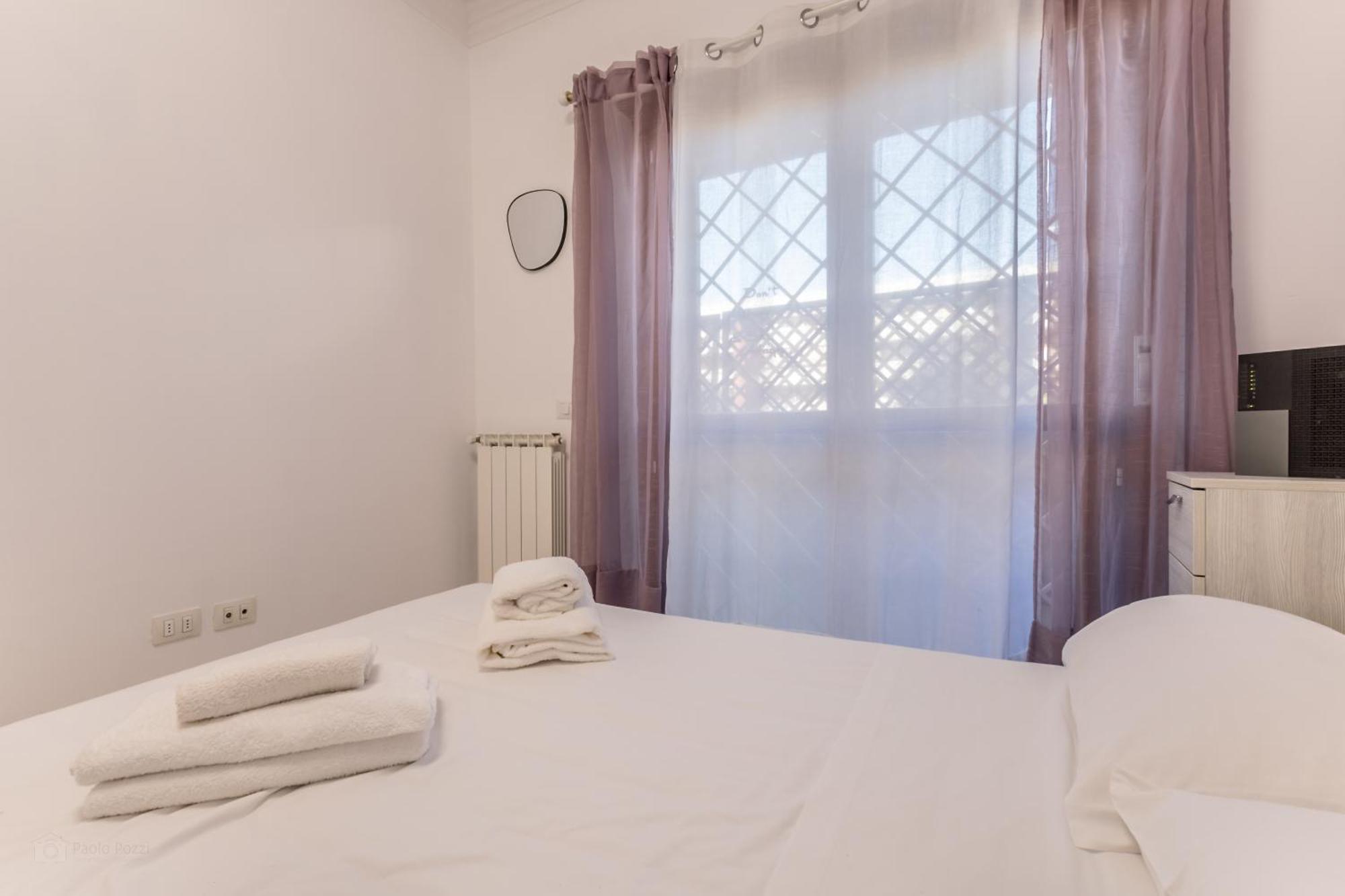 Appartamento Porte Di - With Cozy Terrace Roma